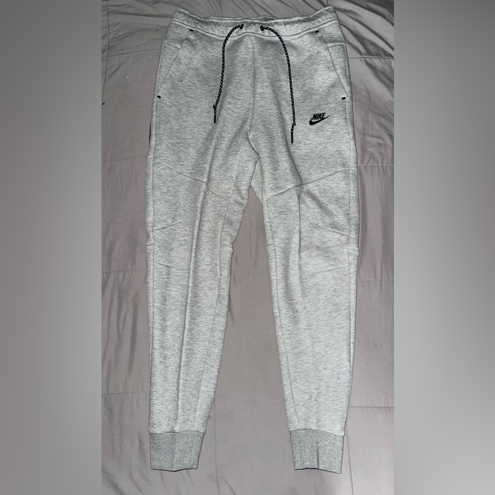 Nike Sportswear Mens Sz Medium Tech Fleece Pants Joggers Grey Heather HV0959 051